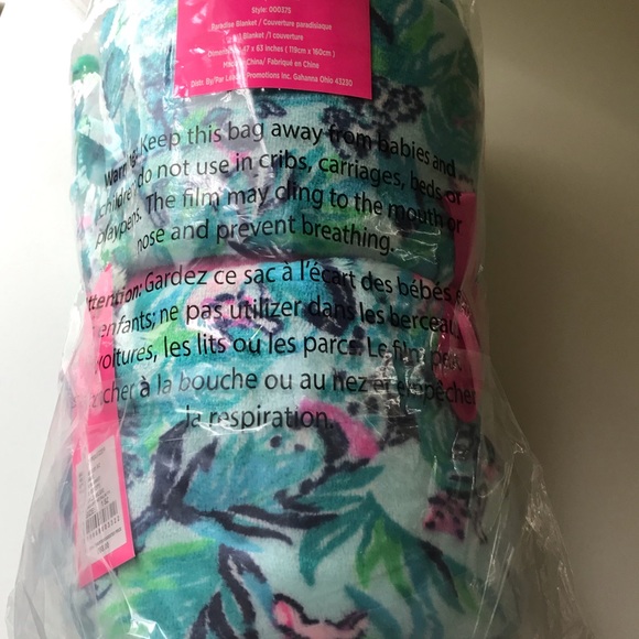 Brand New Lilly Pulitzer Fleece Blanket in Barking Up The Palm Tree 47”x63” - Picture 7 of 7